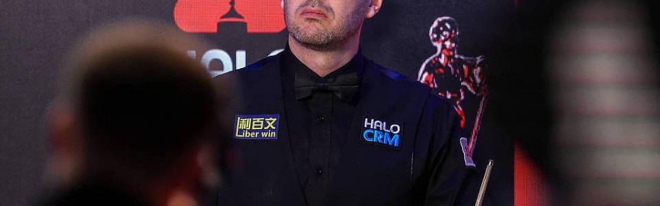 被22岁吴宜泽打崩 世锦赛4冠王失态怒砸球杆 出局后发声：不配赢