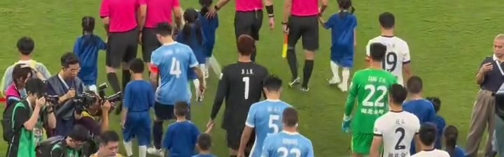 hth-杨莉娜社媒分享新鹏城观赛vlog，记录戴伟浚助攻及谢场内容